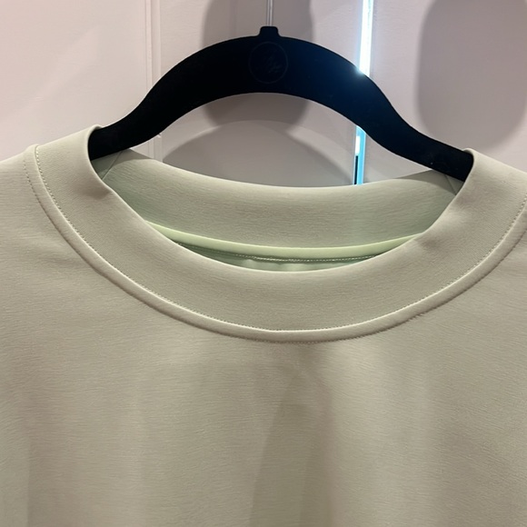 Lululemon Softstreme Perfectly Oversized Cropped Crew Sweatshirt (women’s) - Picture 2 of 6